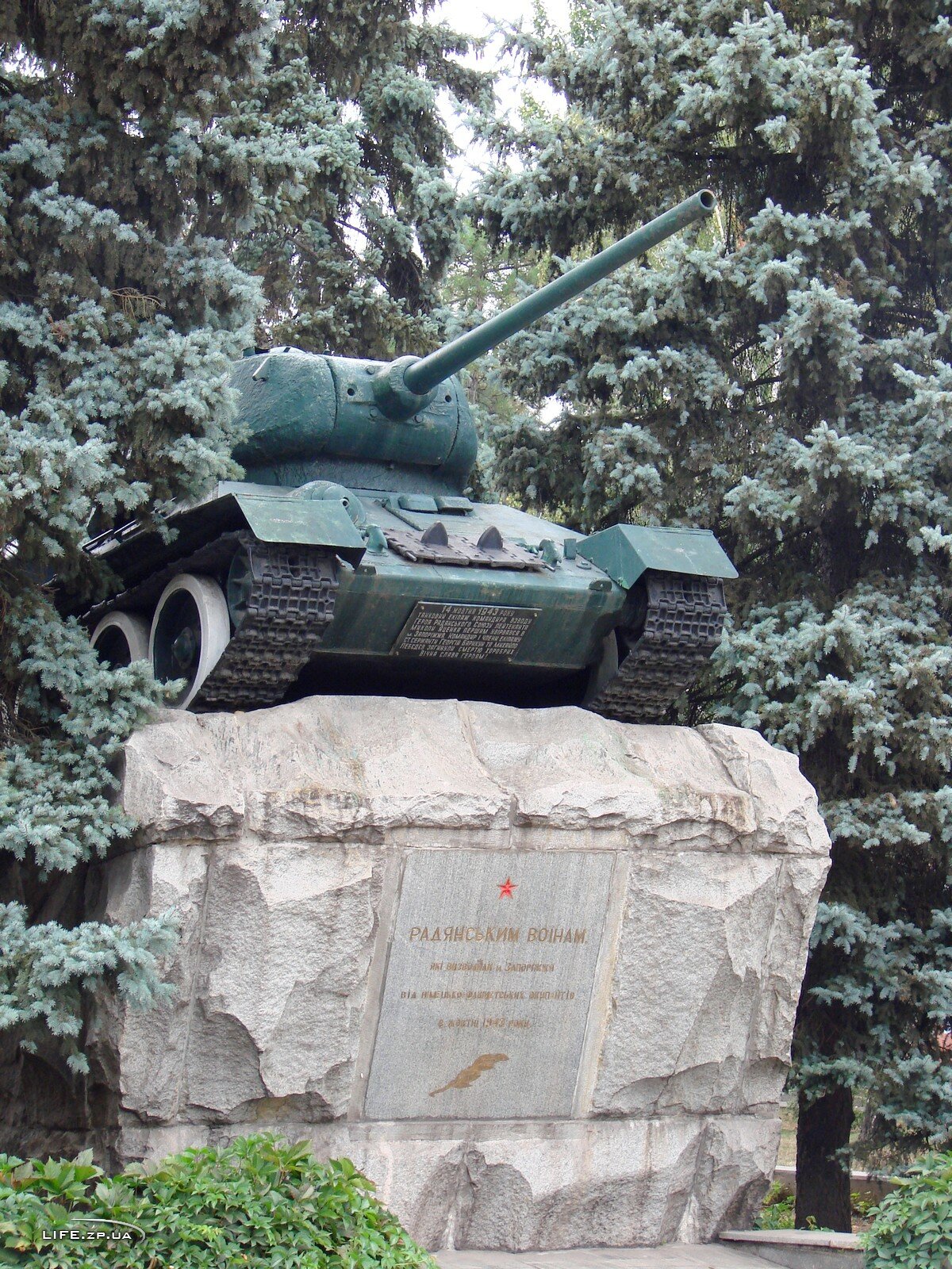 Памятник танковому экипажу Николая Яценко Pamyatnik-tankovomu-ekipazhu