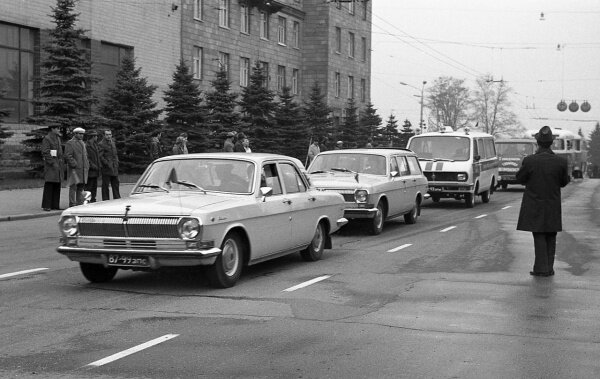 Парад автомобилей, 1977 год
