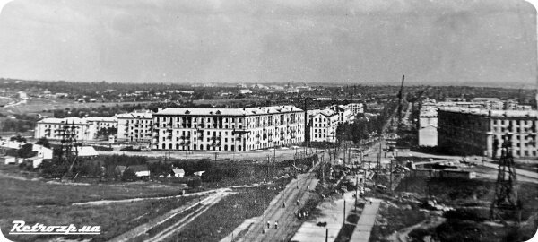 Ретро фотография с необычным видом на проспект Ленина. Вид со стороны пр. Металлургов на пл Поляка.