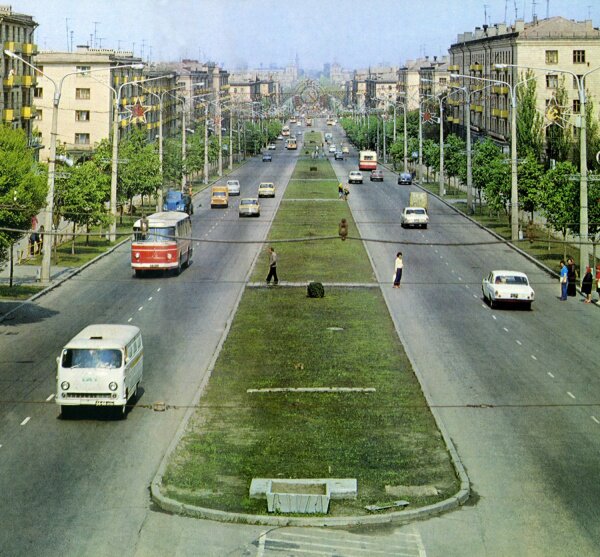 Старая ретро фотография проспекта Ленина в 1970-е года